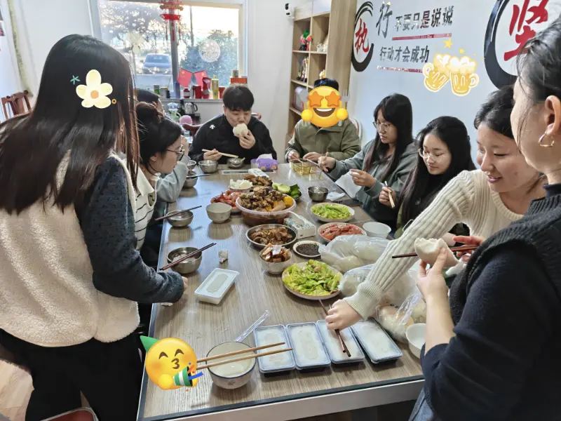 自発的なランチがオフィスの永続的な絆を築く