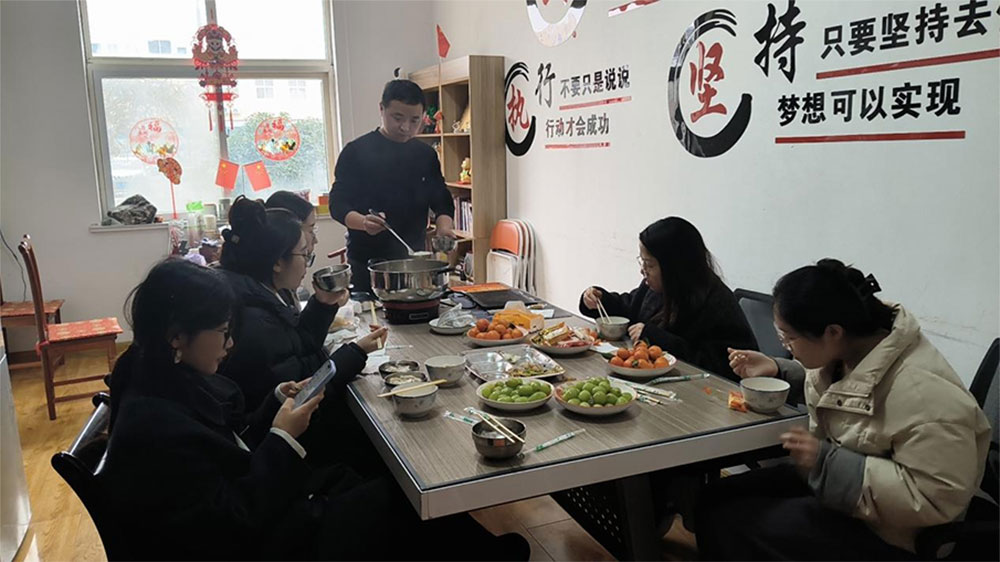 元宵節のランチ: オフィスでの湯源とチームの雰囲気